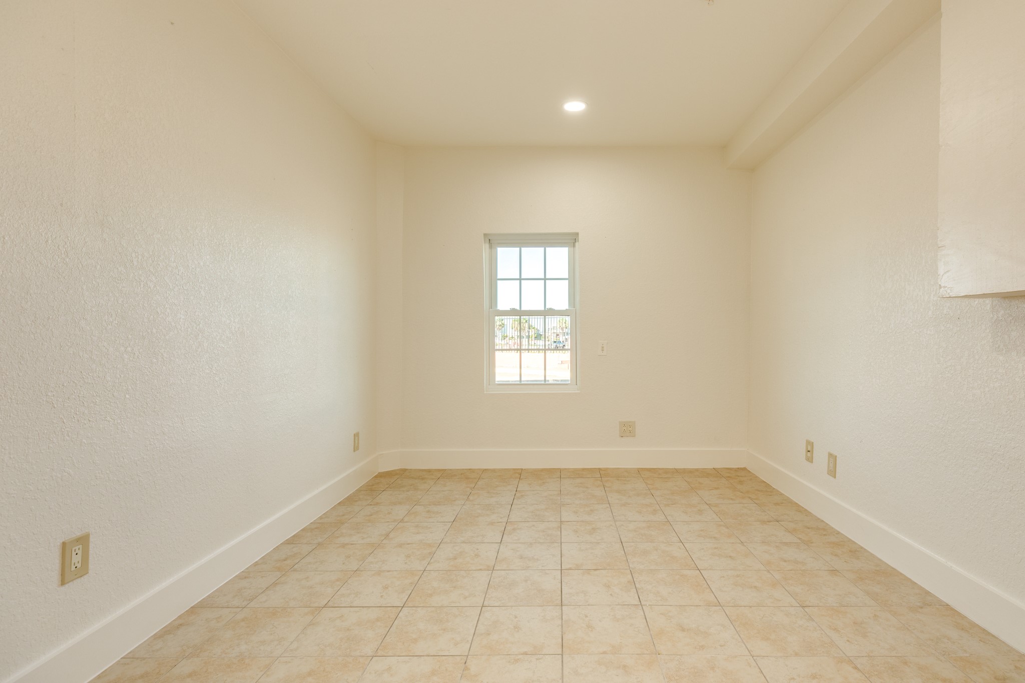 411 Sailfish Lane, Unit 101 Freeport, TX 77541 - Photo 39 of 46 an empty room with a window