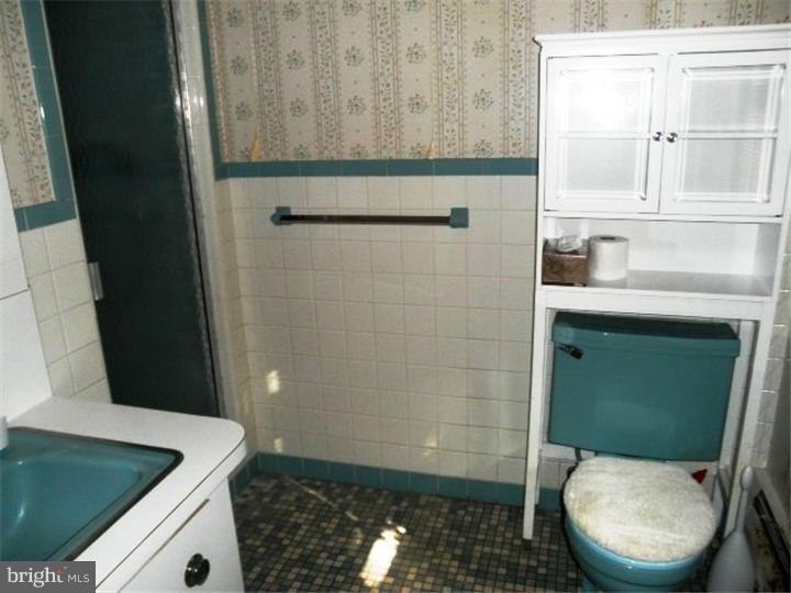 522 Farnum Road Media, PA 19063 - Photo 14 of 24 Master Bathroom