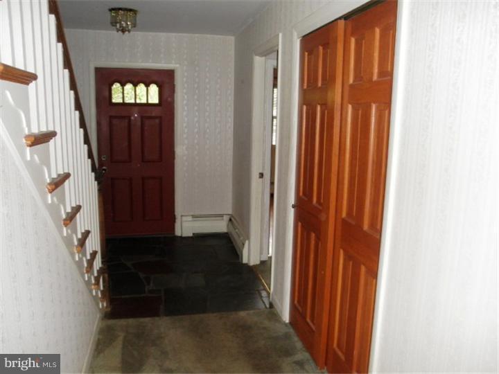 522 Farnum Road Media, PA 19063 - Photo 3 of 24 Hallway