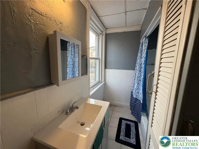 $2,200 | 520 Allen Street, Allentown, PA 18102