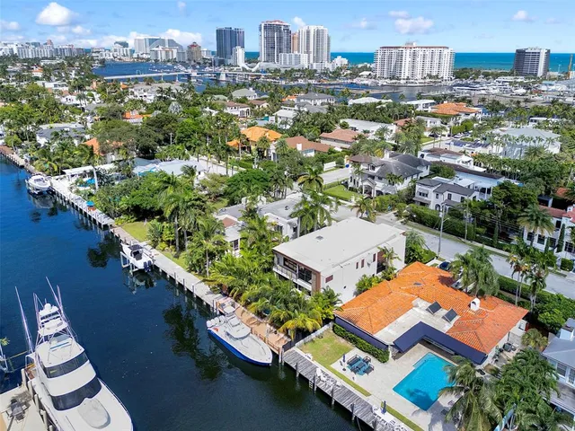 a view of a house with basketball court