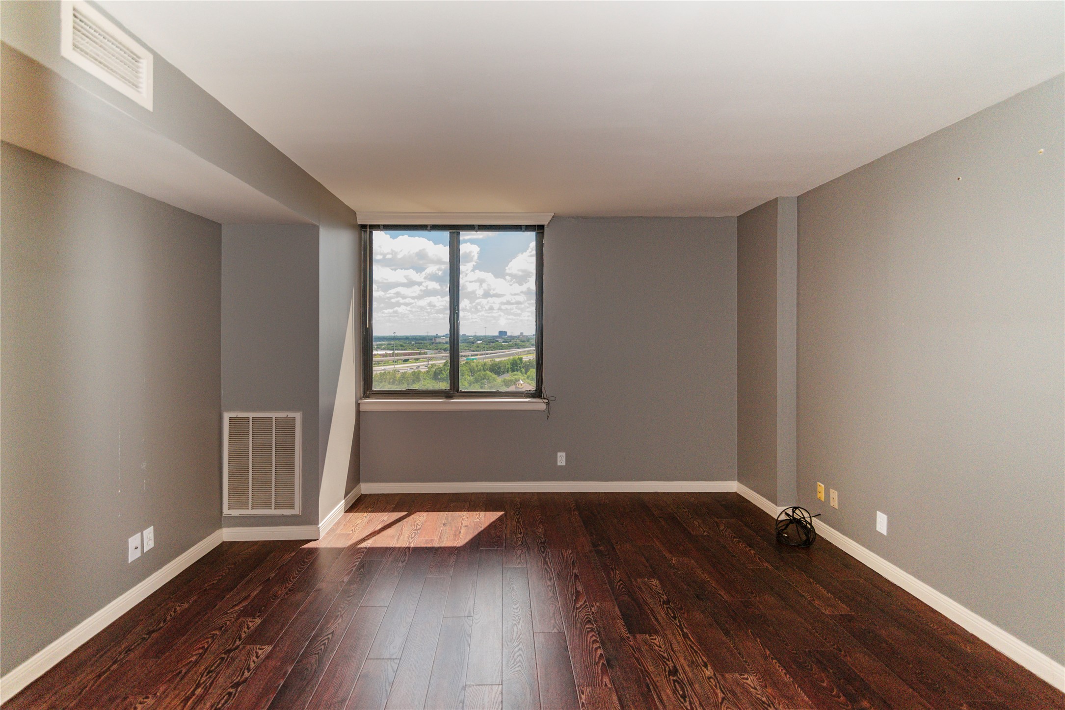 3525 Sage Road, Unit 1402 Houston, TX 77056 - Photo 13 of 19 an empty room with wooden floor and windows