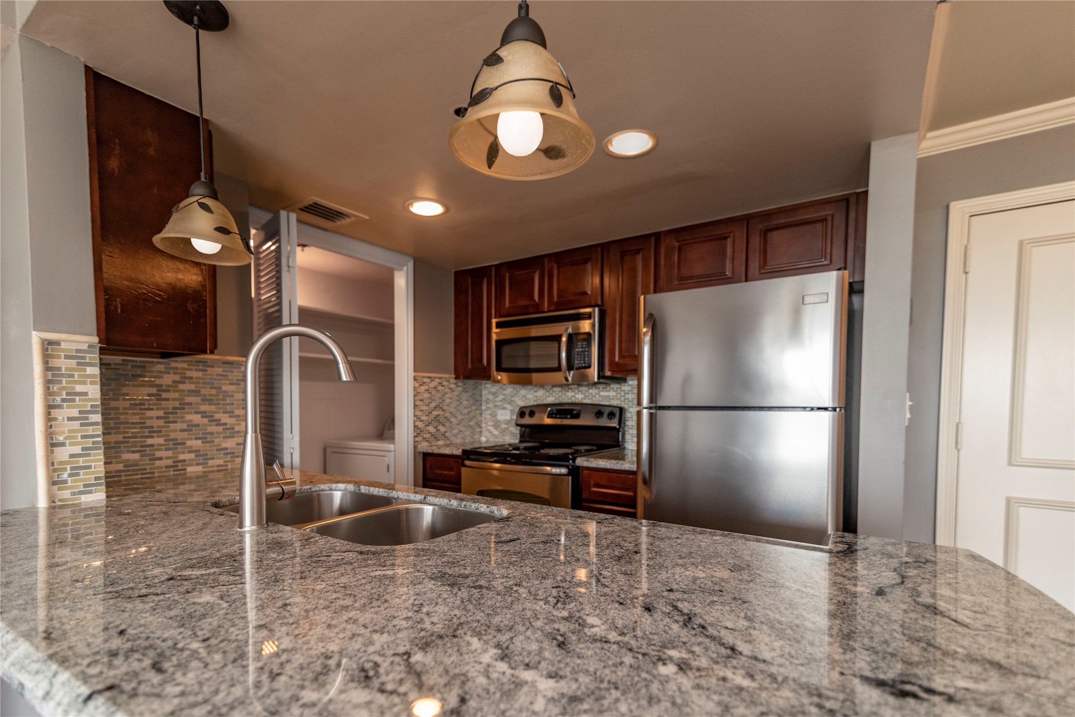 3525 Sage Road, Unit 1402 Houston, TX 77056 - Photo 5 of 19 a kitchen with stainless steel appliances granite countertop a refrigerator a stove a sink and a refrigerator