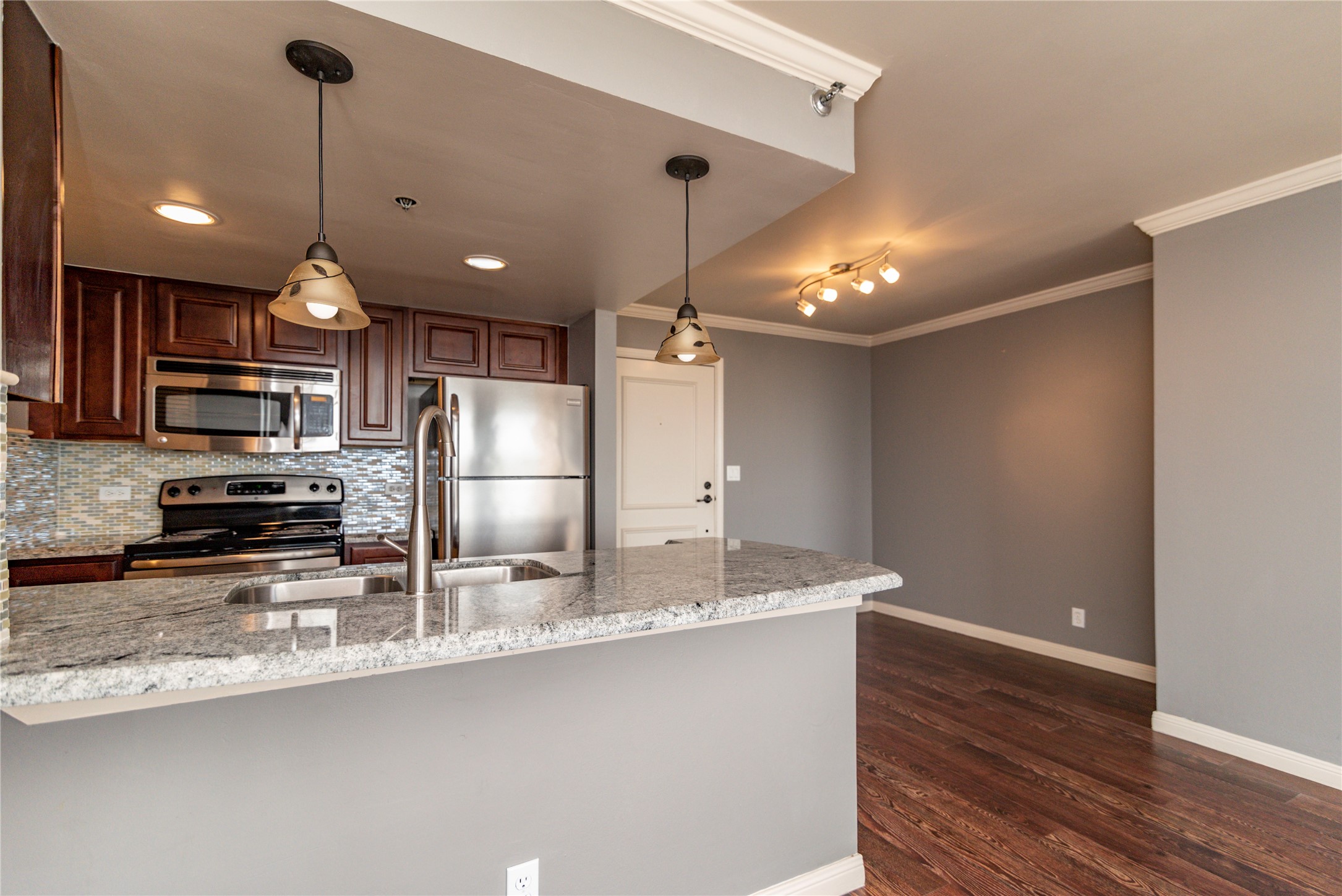 3525 Sage Road, Unit 1402 Houston, TX 77056 - Photo 6 of 19 a kitchen with stainless steel appliances granite countertop a refrigerator a sink and a stove