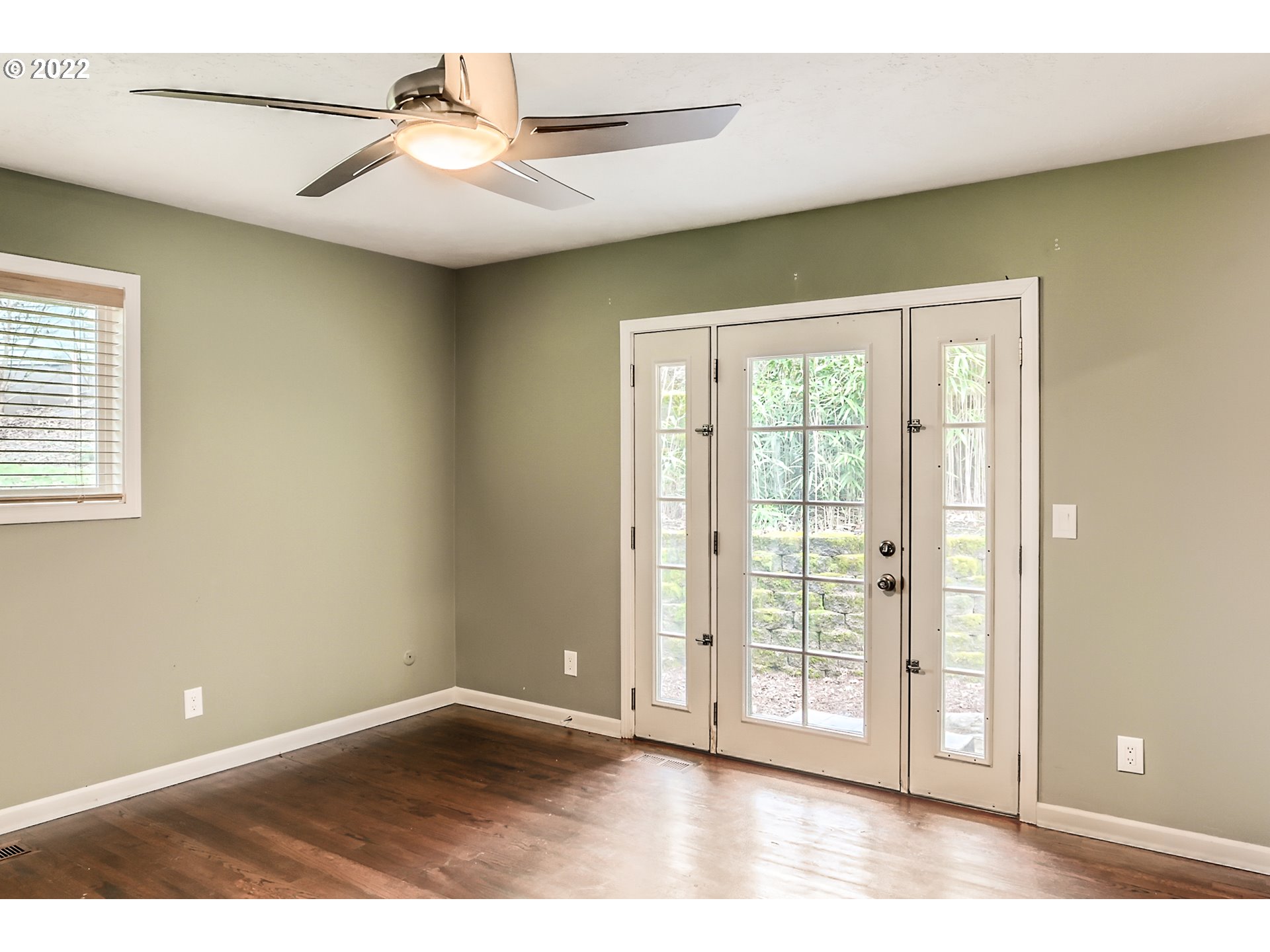 11858 Southwest Lesser Road Portland, OR 97219 - Photo 17 of 32 Gallery Image 17