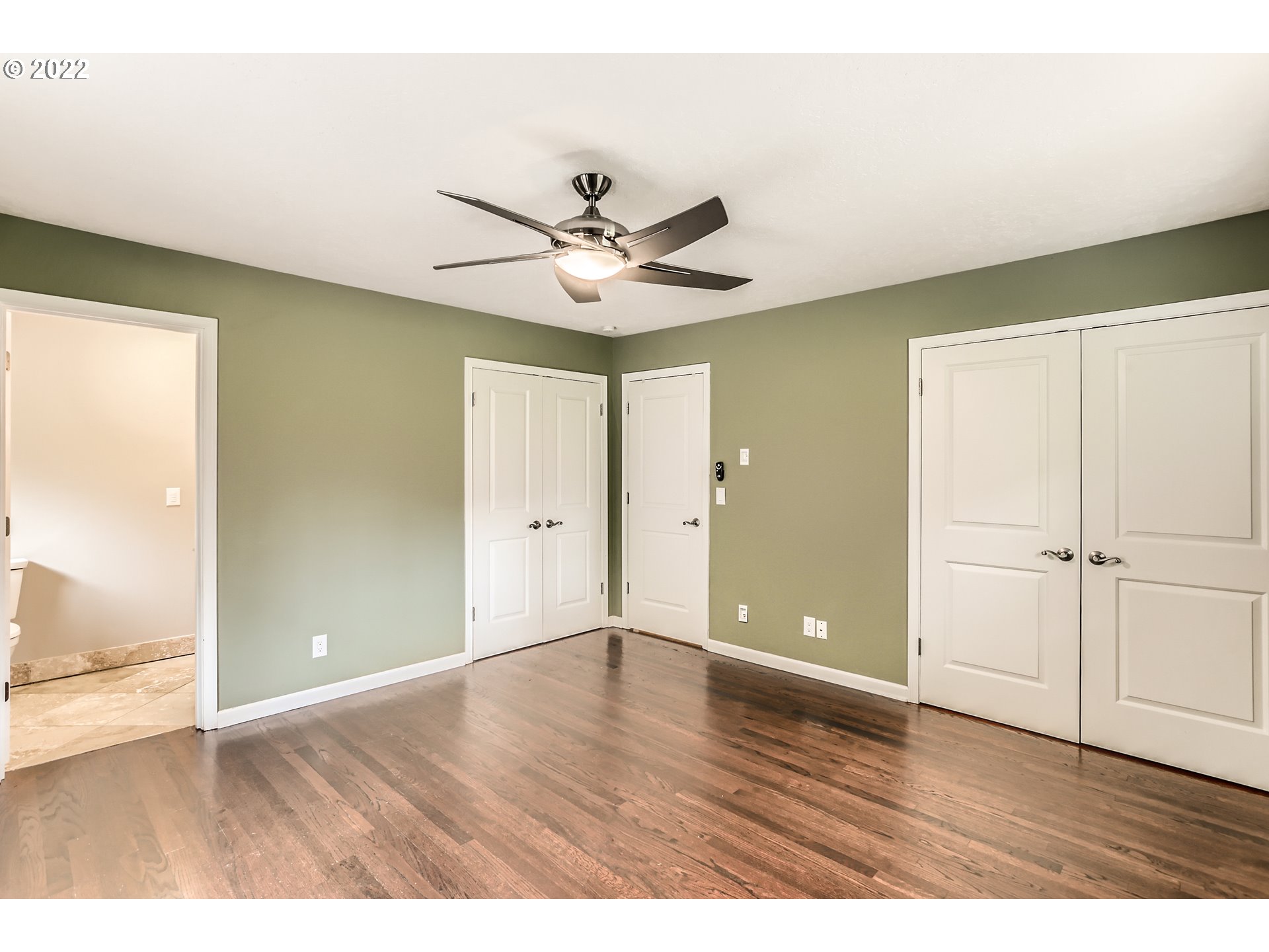 11858 Southwest Lesser Road Portland, OR 97219 - Photo 18 of 32 Gallery Image 18