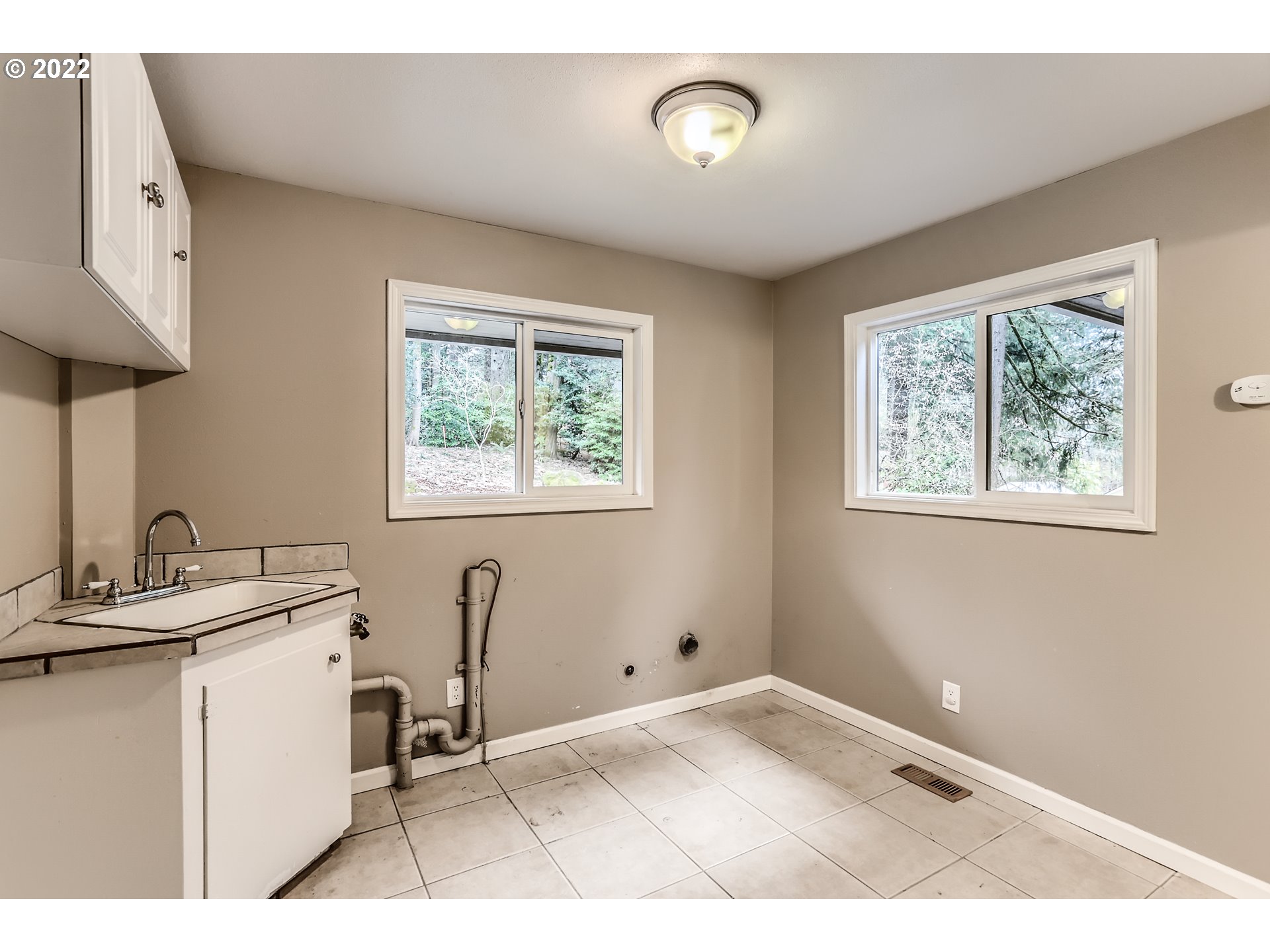 11858 Southwest Lesser Road Portland, OR 97219 - Photo 27 of 32 Gallery Image 27