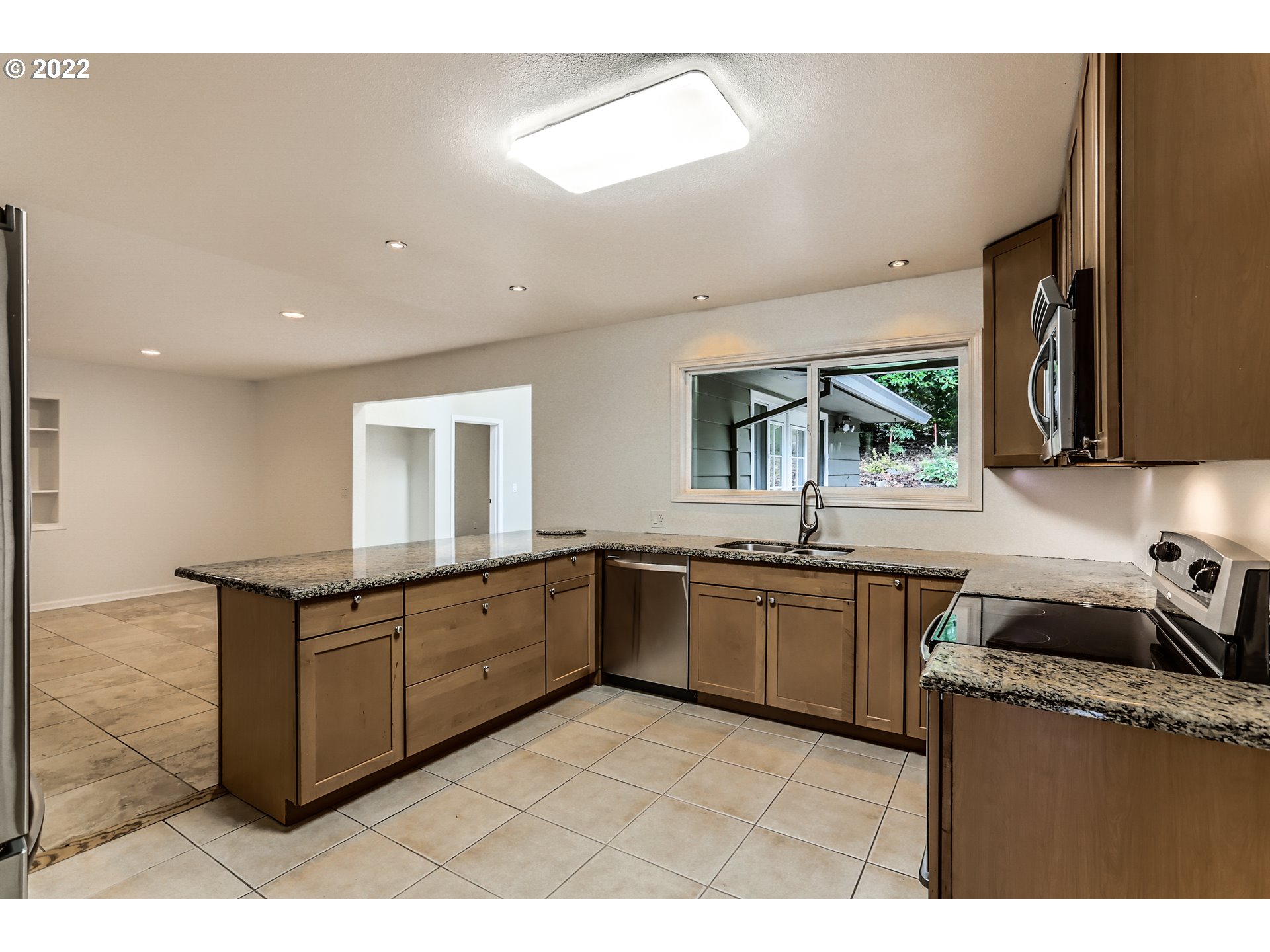 11858 Southwest Lesser Road Portland, OR 97219 - Photo 8 of 32 Gallery Image 8