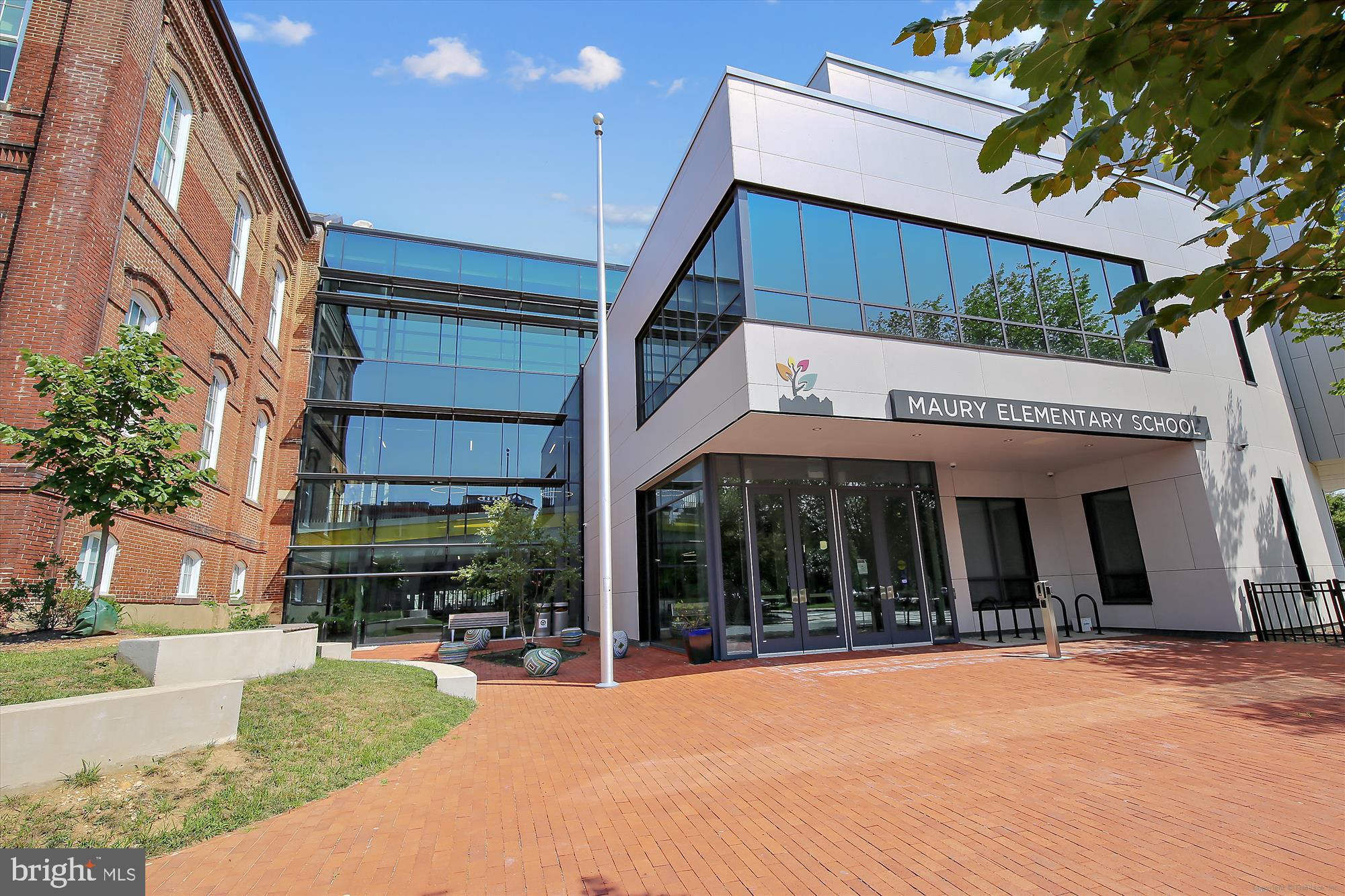 643 E Street Northeast Washington, DC 20002 - Photo 45 of 59 a view of a building with sitting area