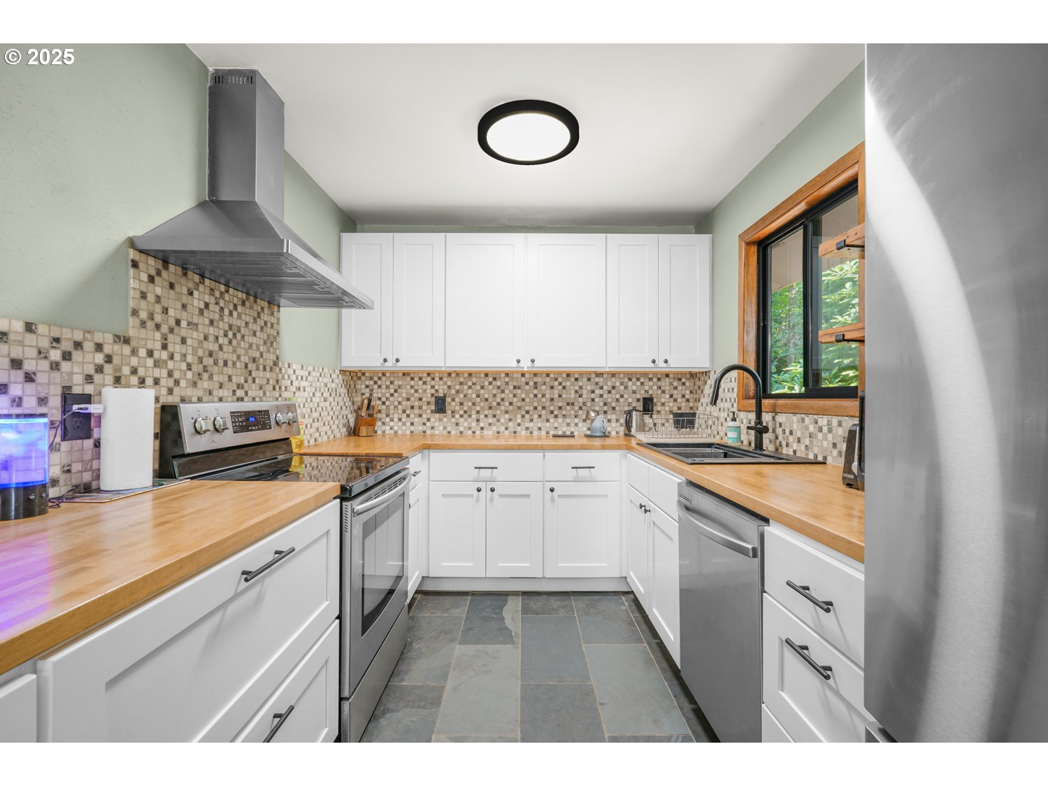 20151 South Henrici Road Oregon City, OR 97045 - Photo 6 of 21