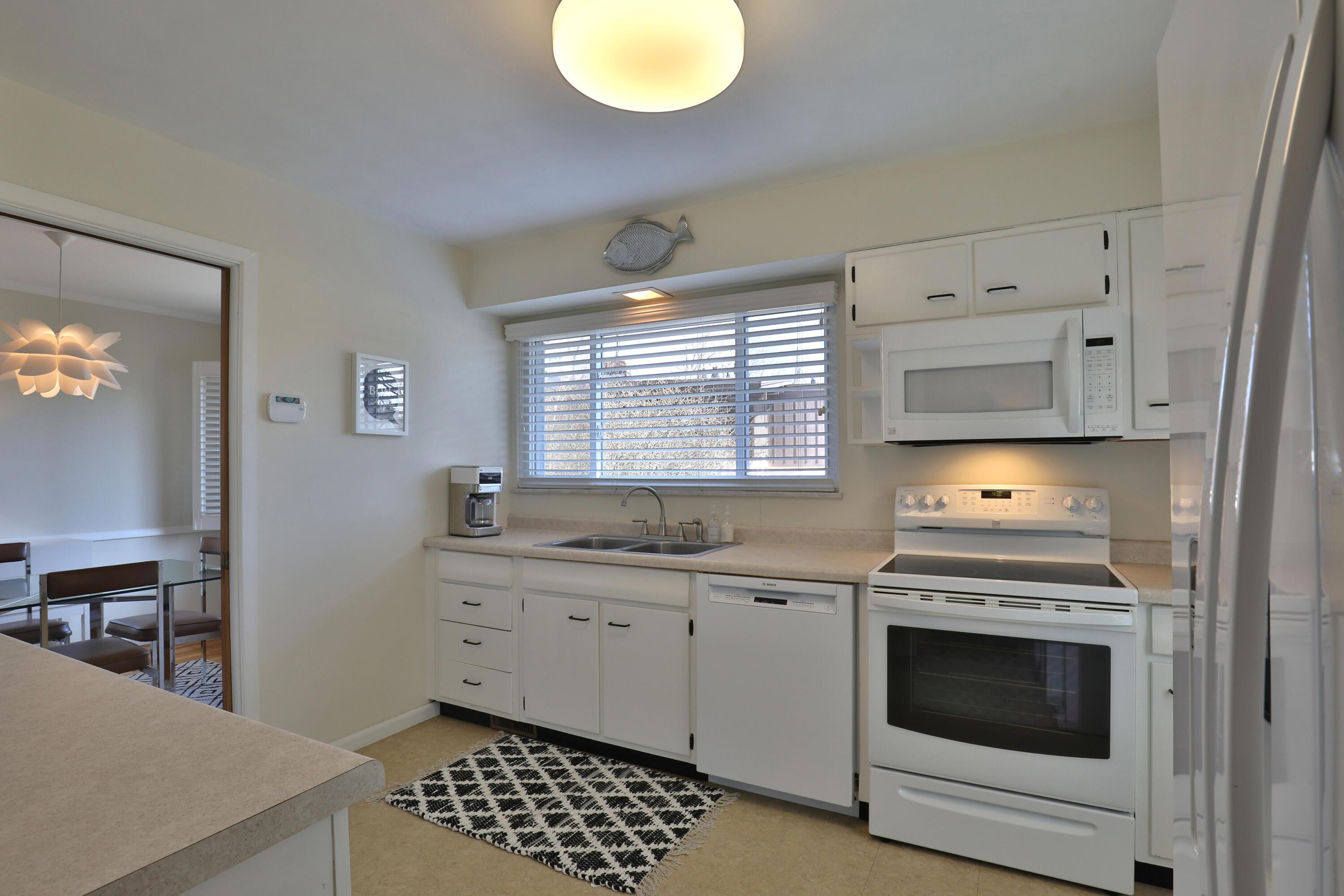 207 Lake Ridge Road Worthington, OH 43085 - Photo 17 of 60 Kitchen