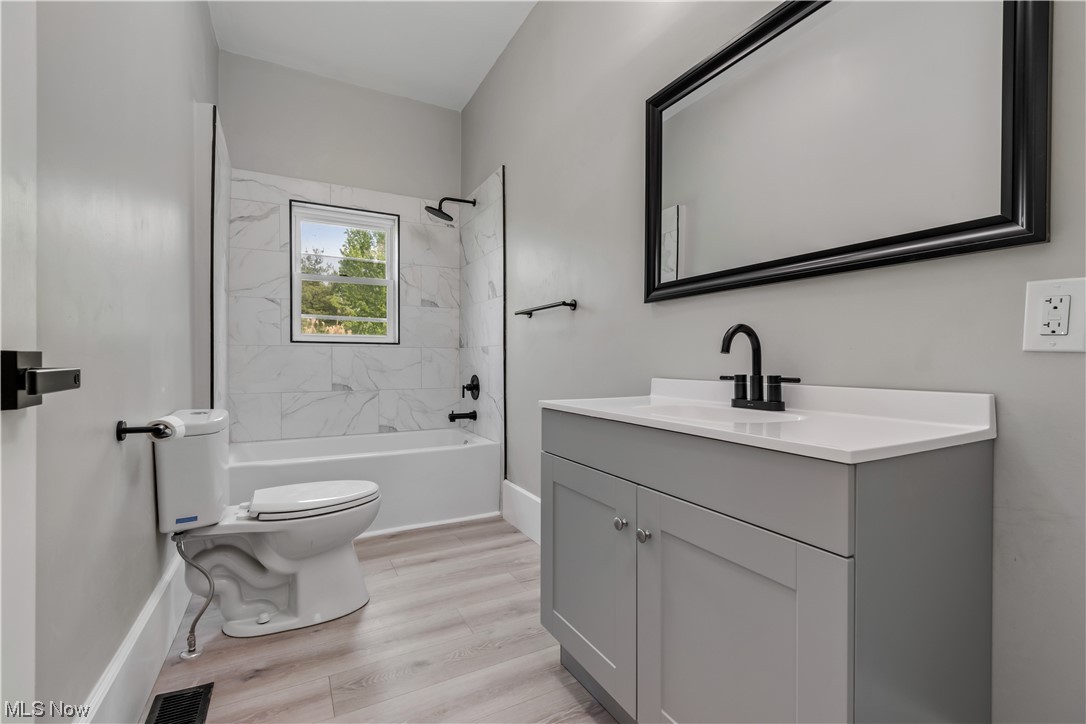 6464 Creston Road Southwest Canton, OH 44706 - Photo 18 of 35 Main Bathroom