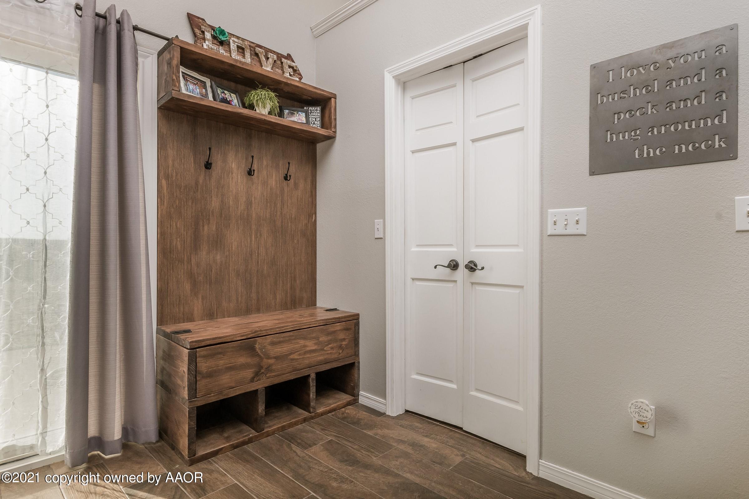 9220 Dowell Road Amarillo, TX 79119 - Photo 9 of 25 009_Mud Room
