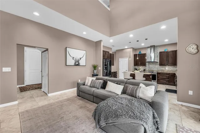 a view of entryway with workspace