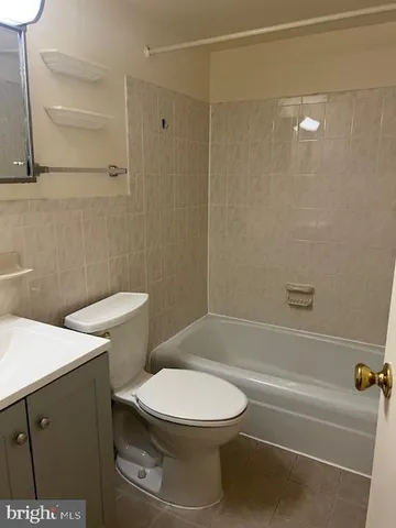 $1,750 | 30 Canterbury Square, Unit 202, Alexandria, VA 22304