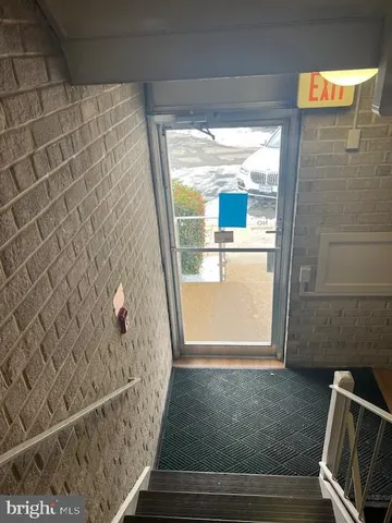 $1,750 | 30 Canterbury Square, Unit 202, Alexandria, VA 22304