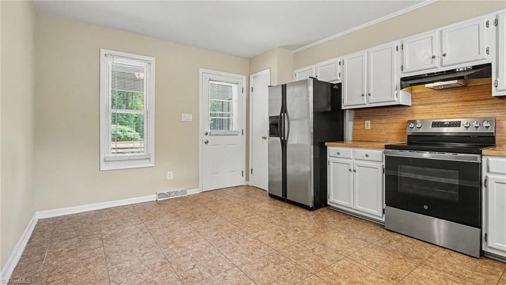 6594 Riverwood Road Walkertown, NC 27051 - Photo 10 of 30
