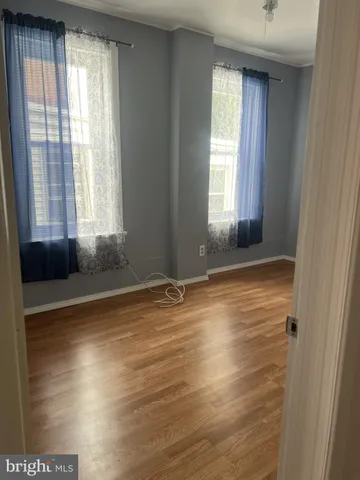 a view of empty room with window