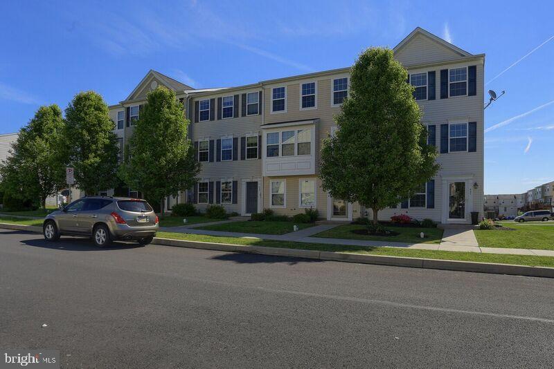 401 Dickens Drive Lancaster, PA 17603 - Photo 4 of 30