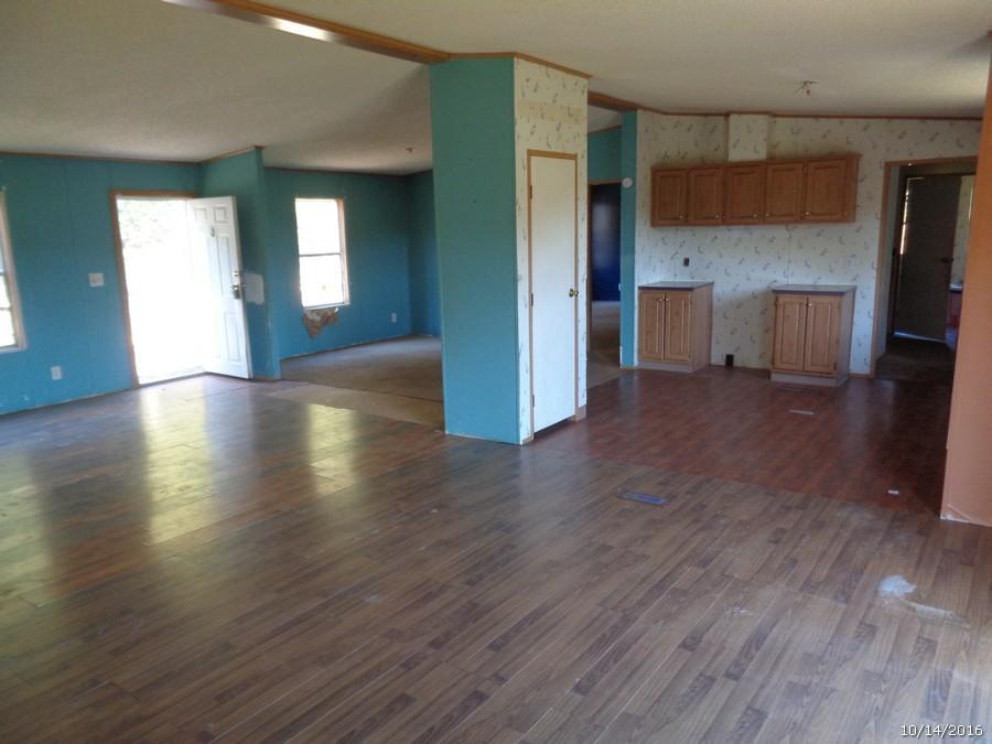 285 Chestnut Ridge Road Andersonville, TN 37705 - Photo 3 of 7 living-kitchen