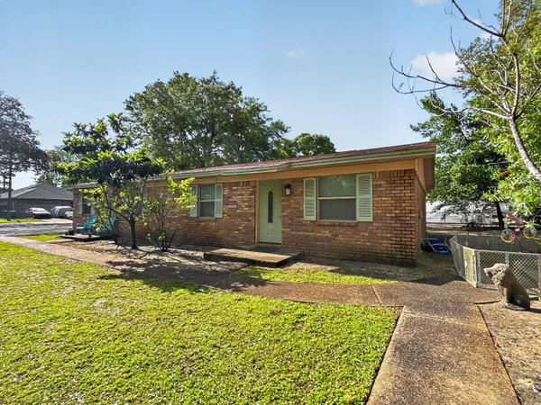 $1,350 | 806 Fairview Drive, Unit B, Fort Walton Beach, FL 32547