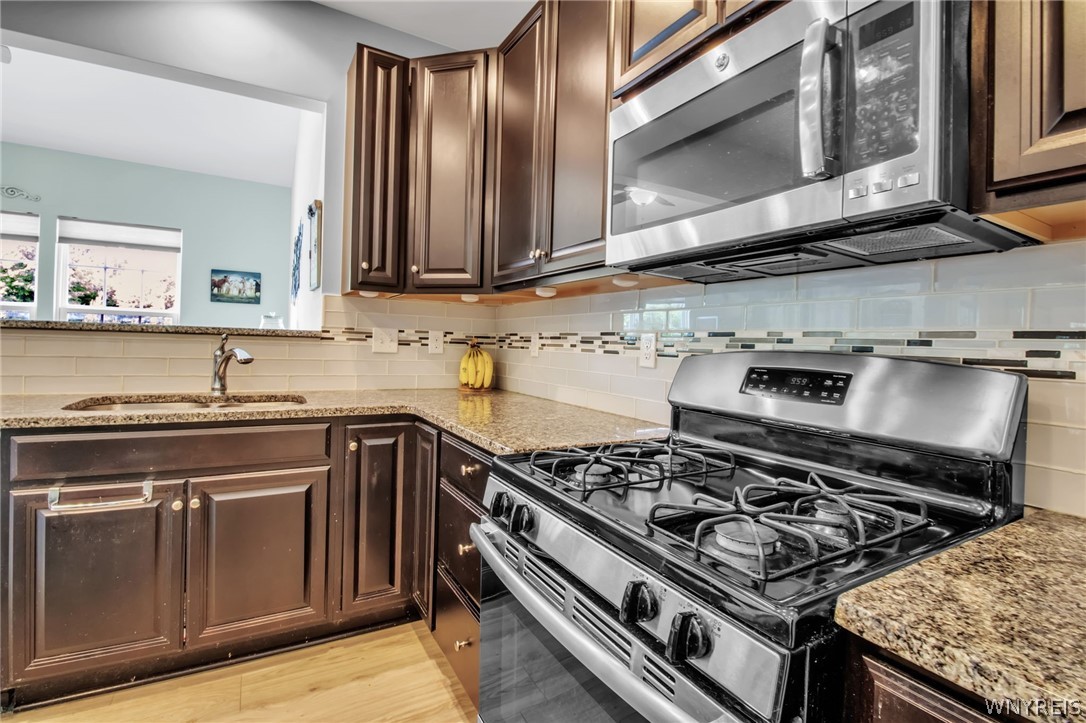 4978 Cloverleaf Lane Pendleton, NY 14094 - Photo 11 of 41 Beautiful 42" cabinets and nice stainless steel ap