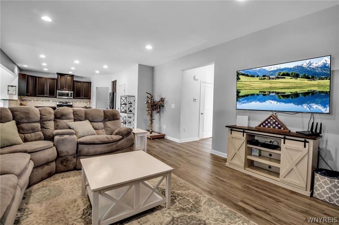 4978 Cloverleaf Lane Pendleton, NY 14094 - Photo 7 of 41 Perfect for watching Bills and Sabres games - snac