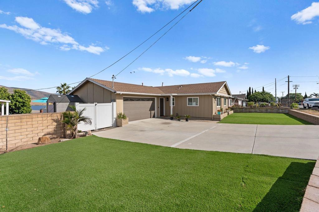 157 Lakeview Avenue Spring Valley, CA 91977 - Photo 4 of 57