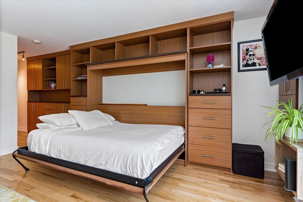 21 West Goethe Street, Unit 4H Chicago, IL 60610 - Photo 7 of 18