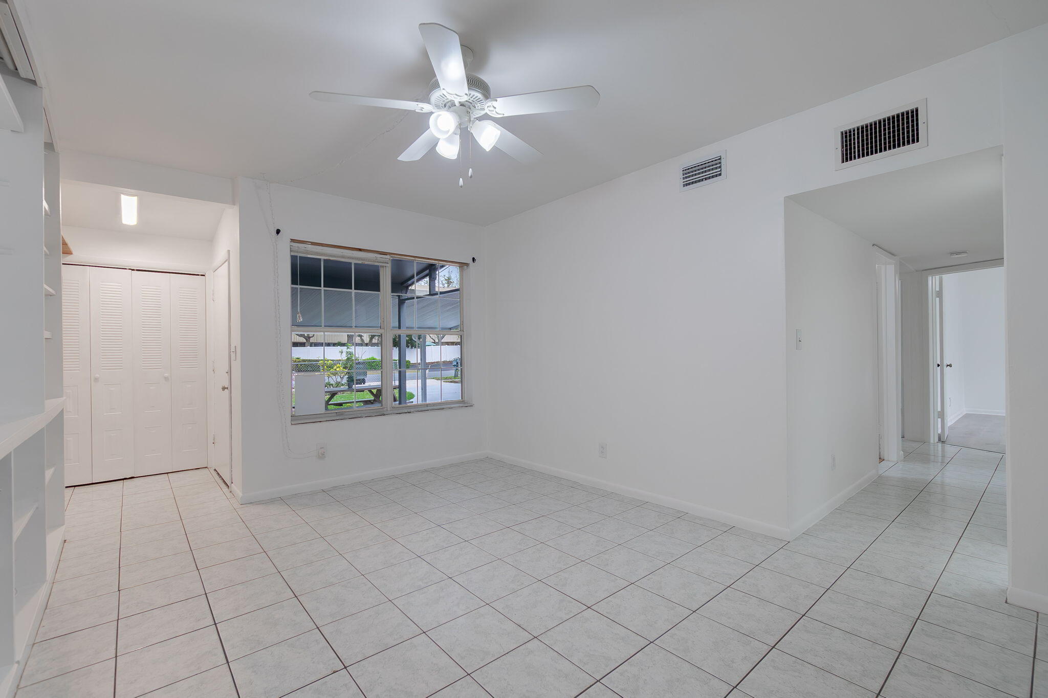 904 Southeast 16th Street Stuart, FL 34994 - Photo 5 of 27 Entry