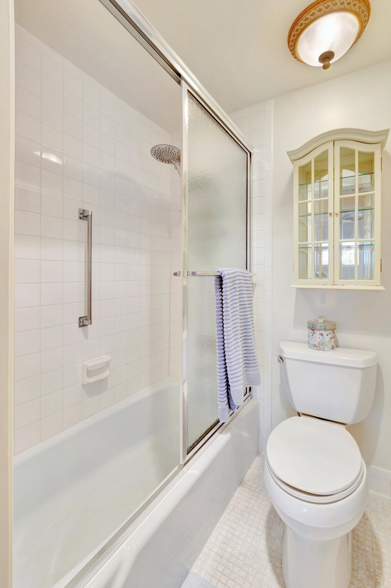 70 Celestial Way, Unit 203 Juno Beach, FL 33408 - Photo 40 of 75 Guest Bathroom Tub/Shower