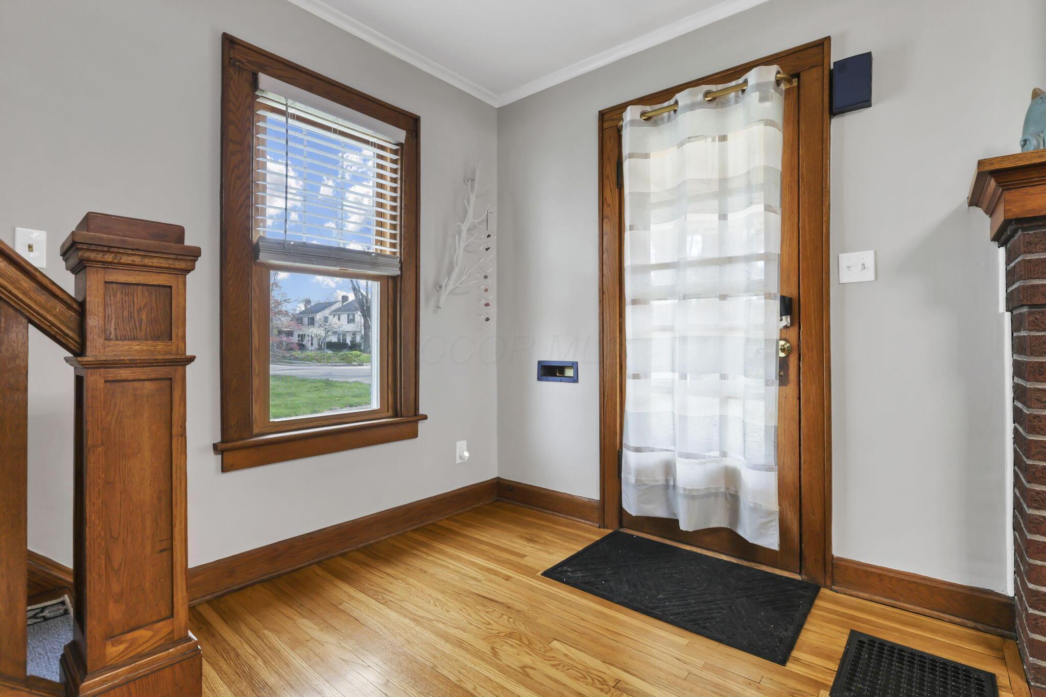 845 South Cassingham Road Columbus, OH 43209 - Photo 5 of 26 Entry