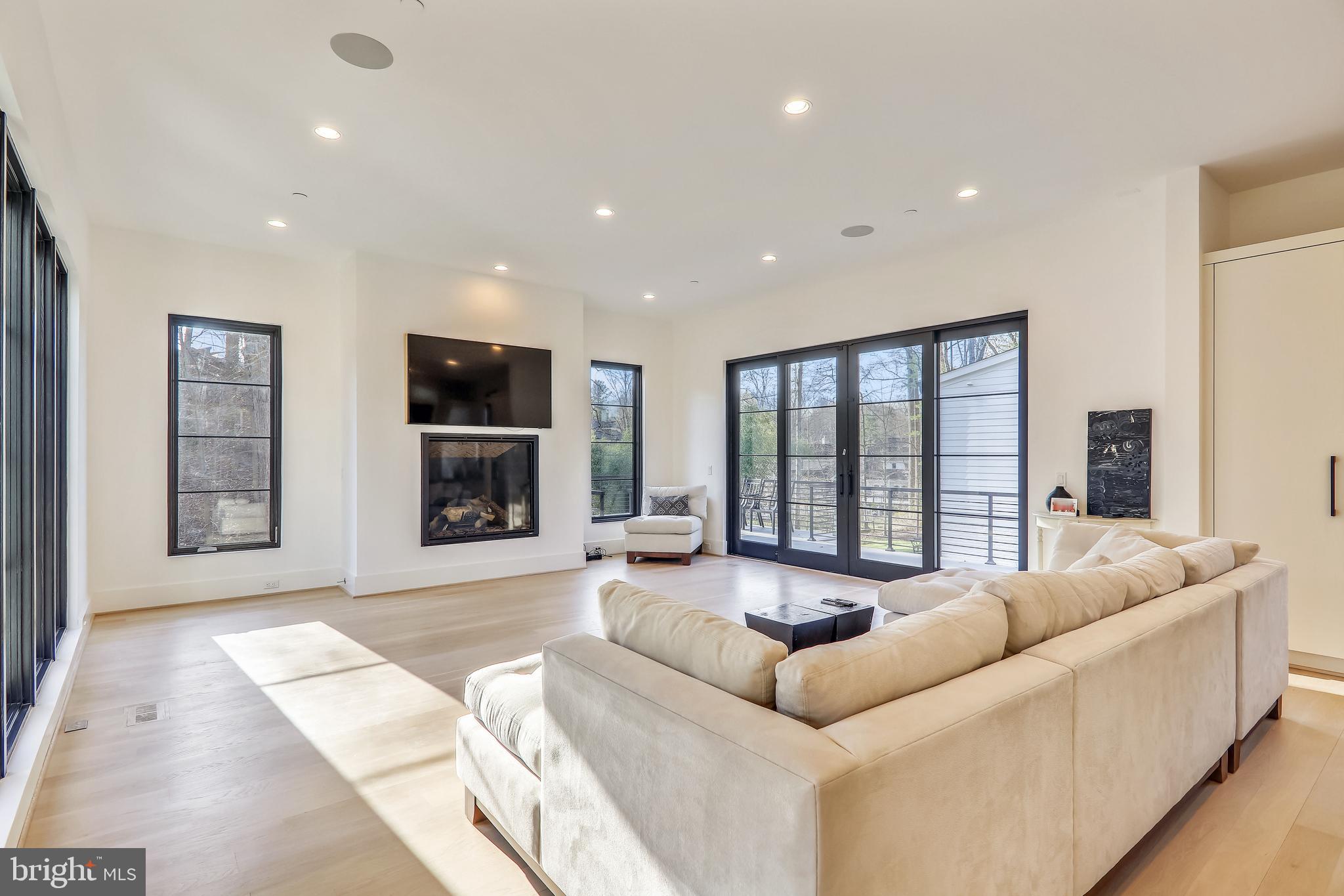 8727 Burning Tree Road Bethesda, MD 20817 - Photo 20 of 85 Stunning Great Room