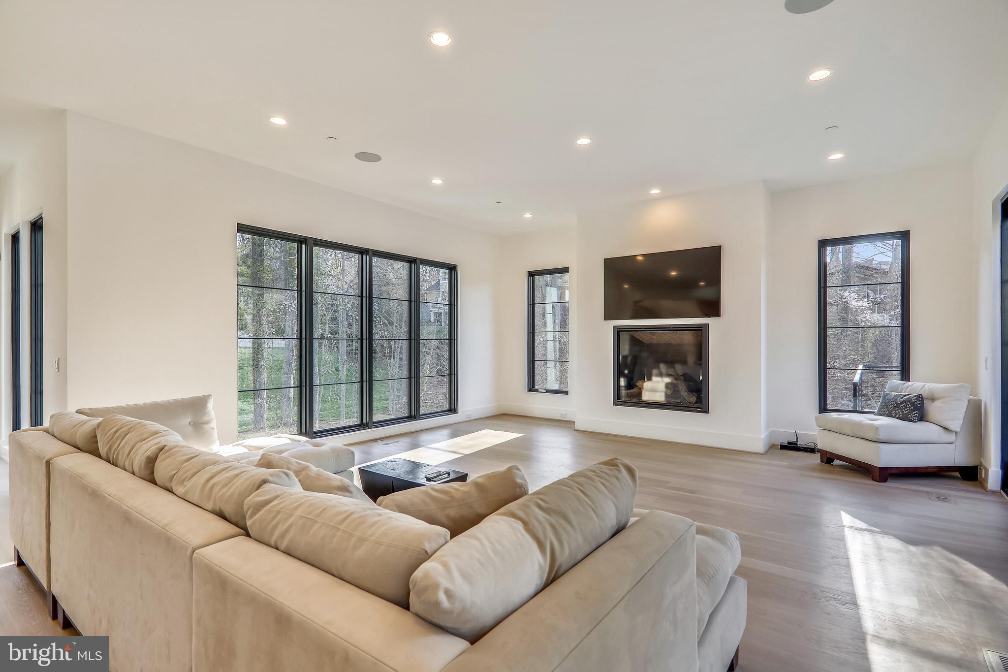 8727 Burning Tree Road Bethesda, MD 20817 - Photo 21 of 85 Stunning Great Room