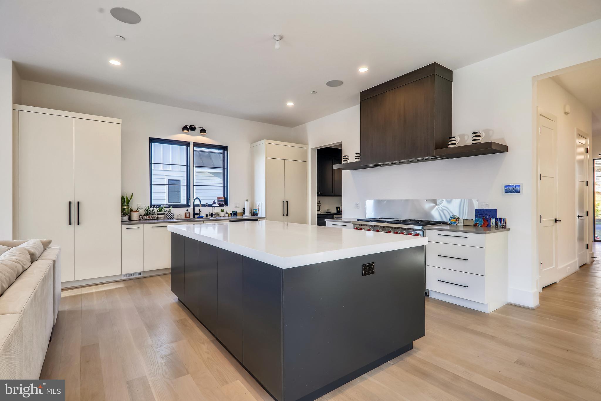 8727 Burning Tree Road Bethesda, MD 20817 - Photo 24 of 85 Contemporary Gourmet Kitchen