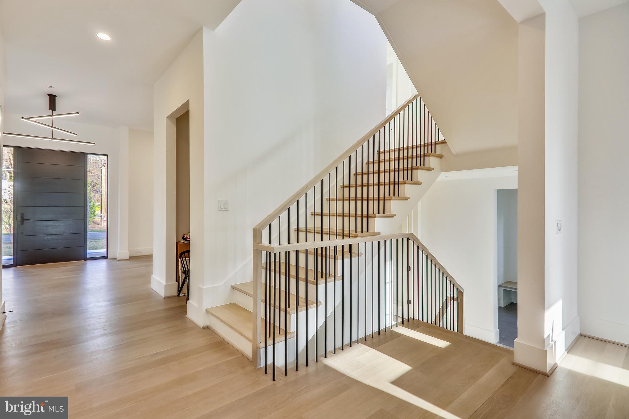 8727 Burning Tree Road Bethesda, MD 20817 - Photo 5 of 85 Foyer/Entryway