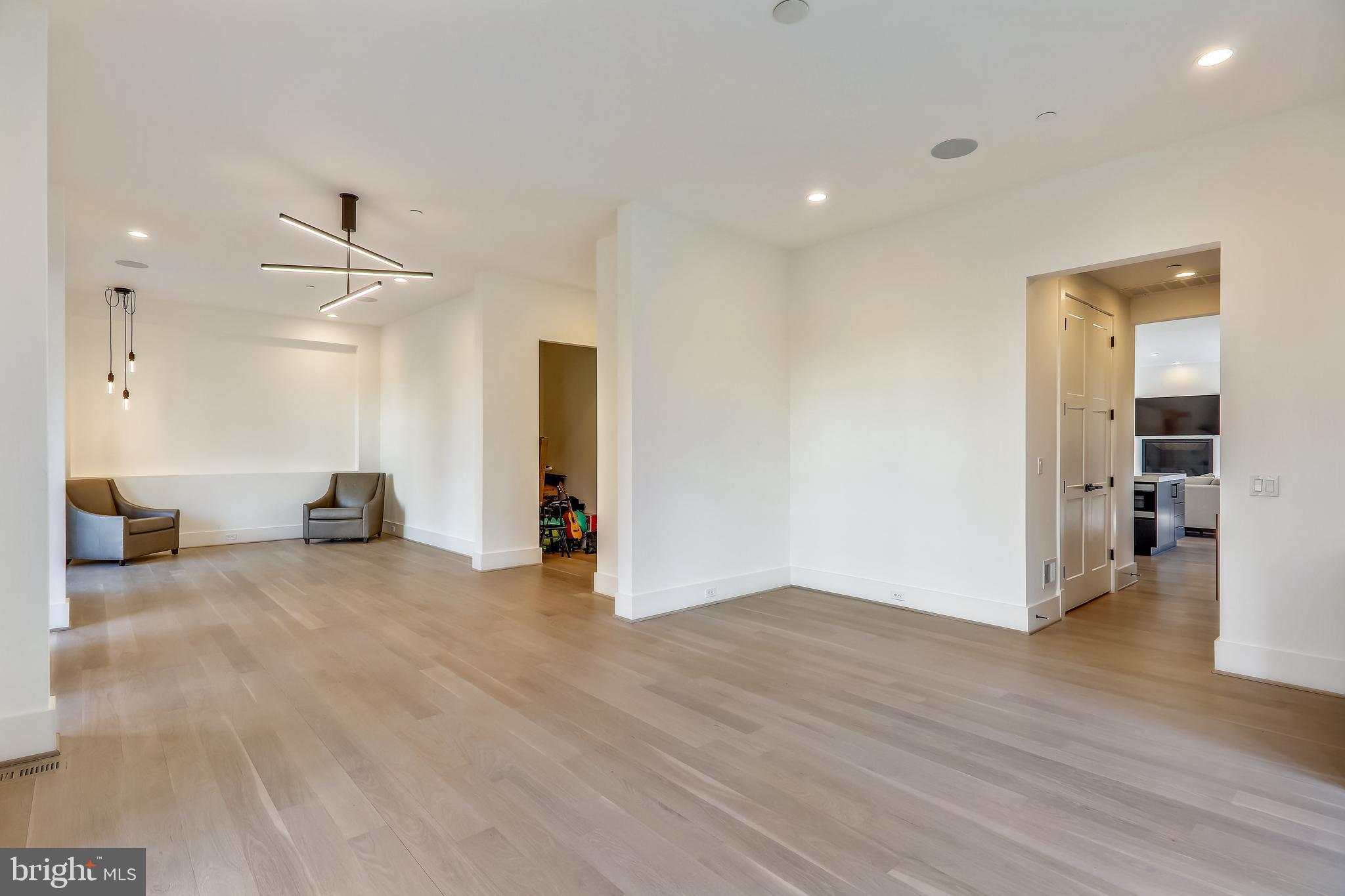 8727 Burning Tree Road Bethesda, MD 20817 - Photo 9 of 85 Living Room