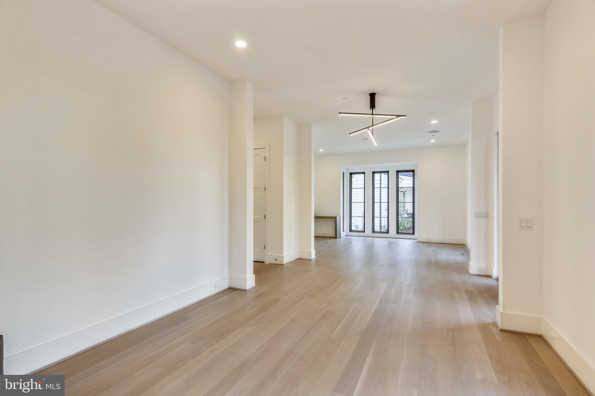 8727 Burning Tree Road Bethesda, MD 20817 - Photo 10 of 85 Living Room