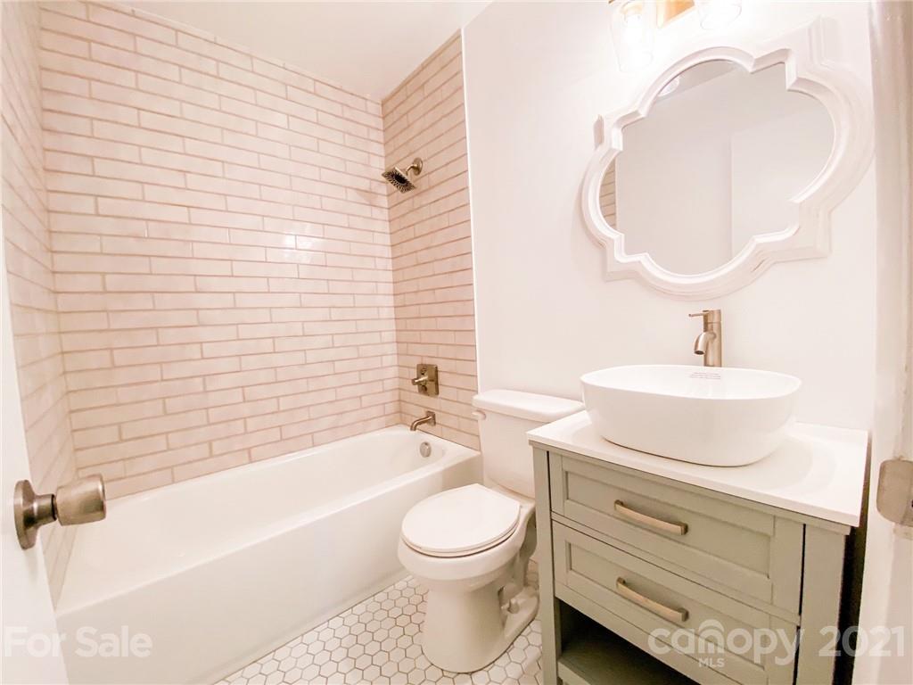 5535 Manning Road Charlotte, NC 28269 - Photo 14 of 33 Gallery Image 14