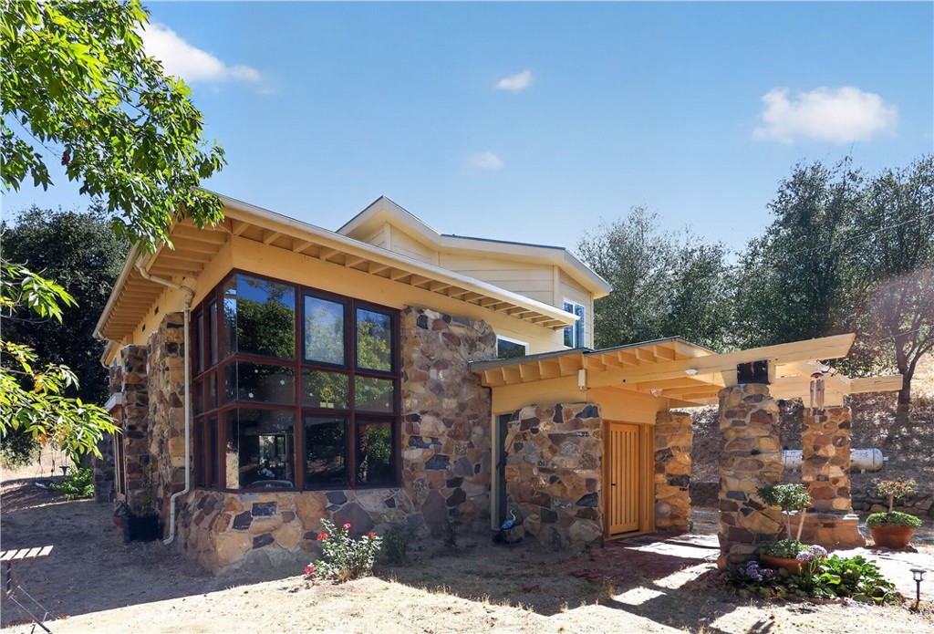 2914 South Foose Road Malibu, CA 90265 - Photo 2 of 37