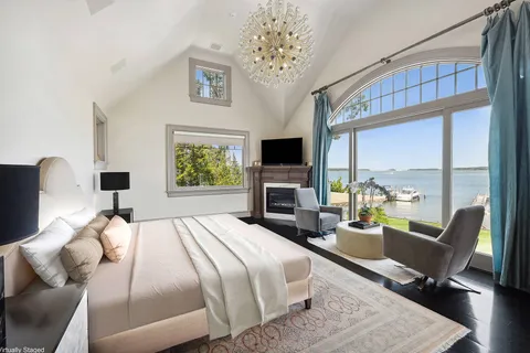 $21,950,000 | 51 Mashomuck Drive, Sag Harbor, NY 11963