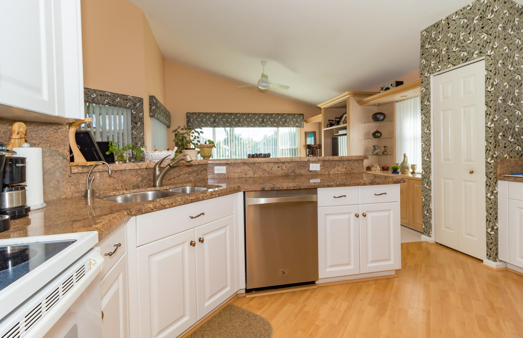 6872 Sun River Road Boynton Beach, FL 33437 - Photo 15 of 26 20171111-IMG_3110