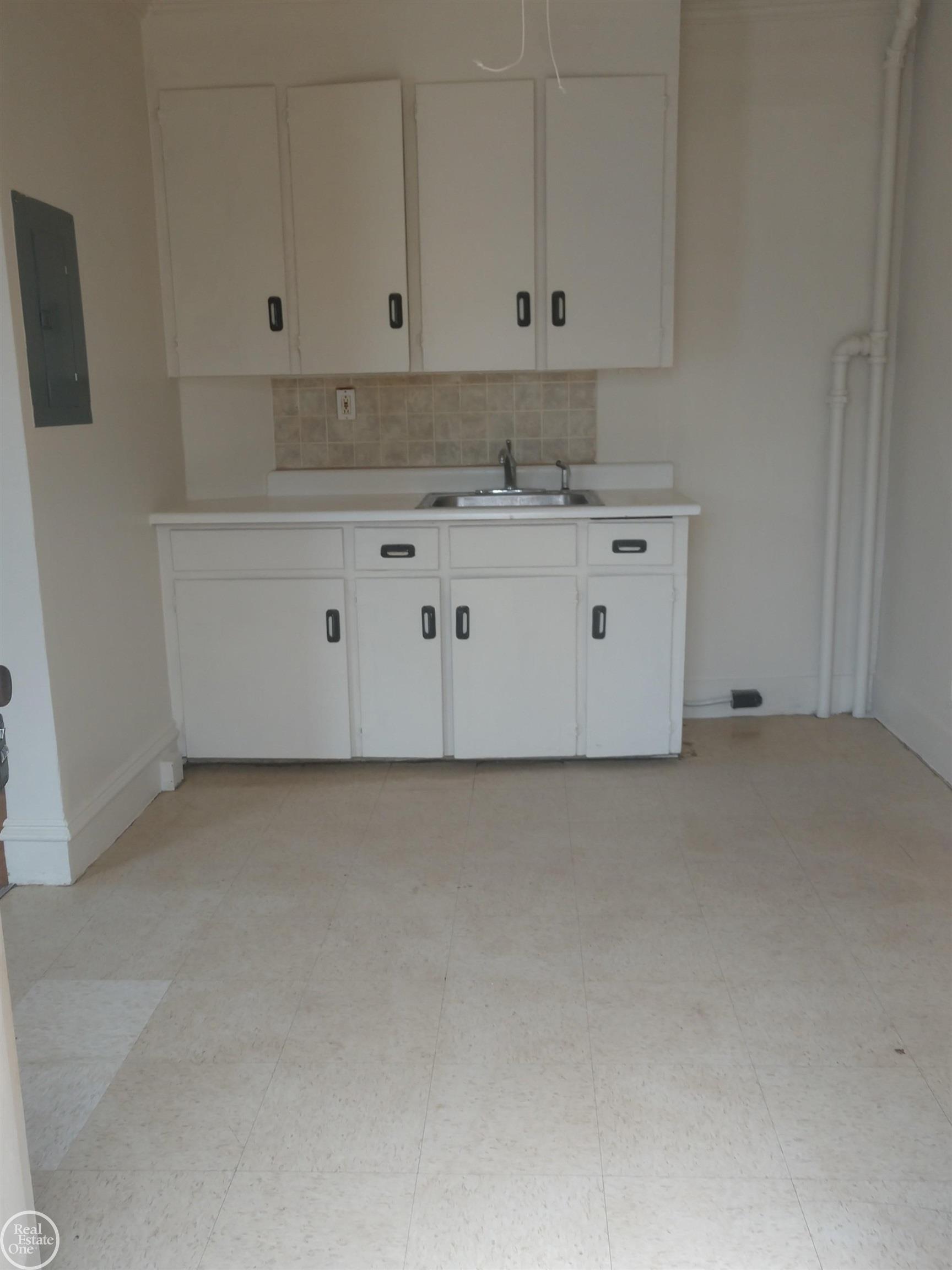 838 Howard Street Port Huron, MI 48060 - Photo 15 of 17