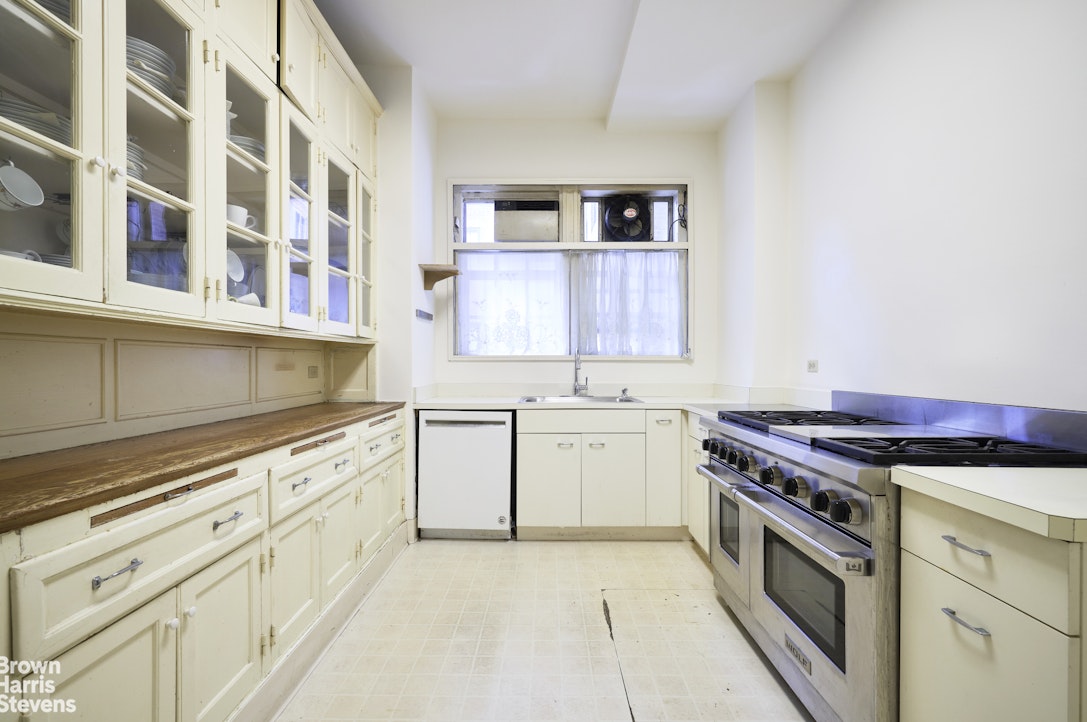 770 Park Avenue, Unit 6D Manhattan, NY 10021 - Photo 7 of 10