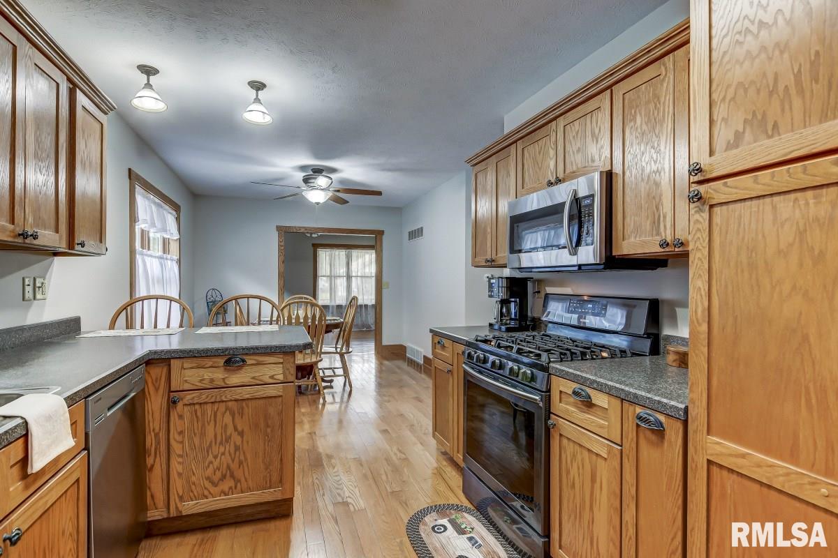 2205 Yale Boulevard Springfield, IL 62703 - Photo 10 of 30 Gallery Image 10