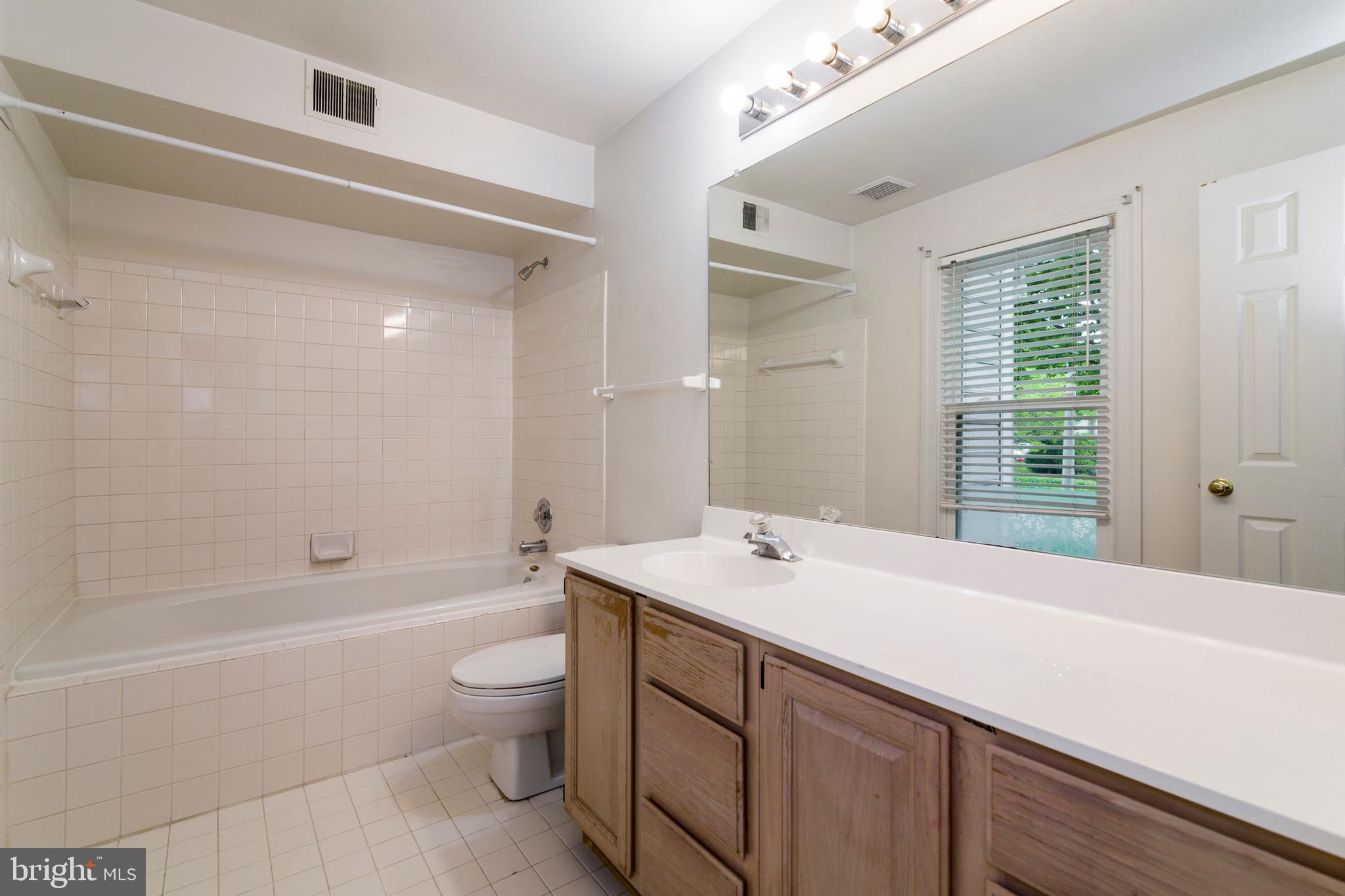 17045 Islip Loop, Unit 103 Dumfries, VA 22026 - Photo 22 of 35