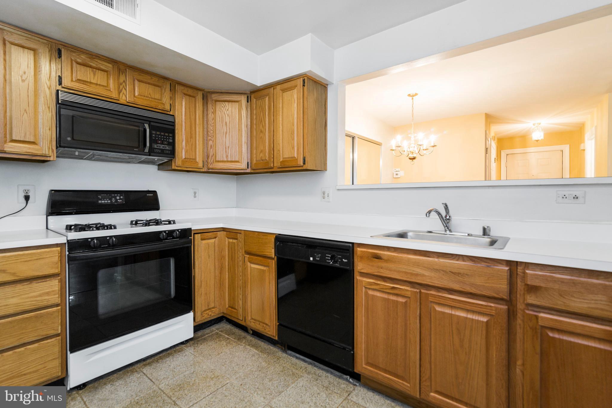 17045 Islip Loop, Unit 103 Dumfries, VA 22026 - Photo 8 of 35