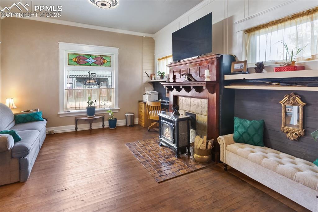 119 South 3rd Street Victor, CO 80860 - Photo 9 of 38 a living room with furniture and a flat screen tv