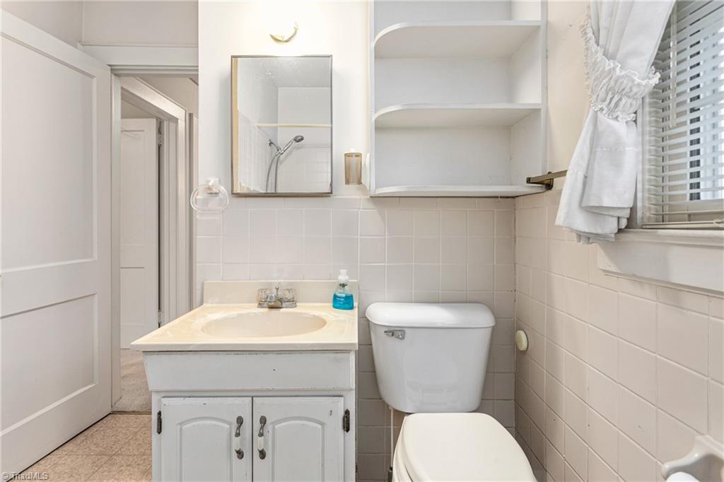 3629 Leonard Road Lexington, NC 27295 - Photo 23 of 36 Bath