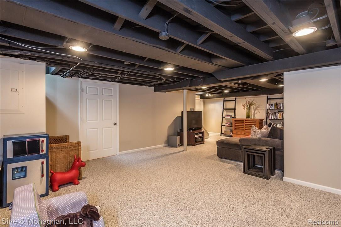 339 Ridgemont Road Grosse Pointe, MI 48236 - Photo 21 of 43 026-Recreation_Room-4139945-medium.jpg
